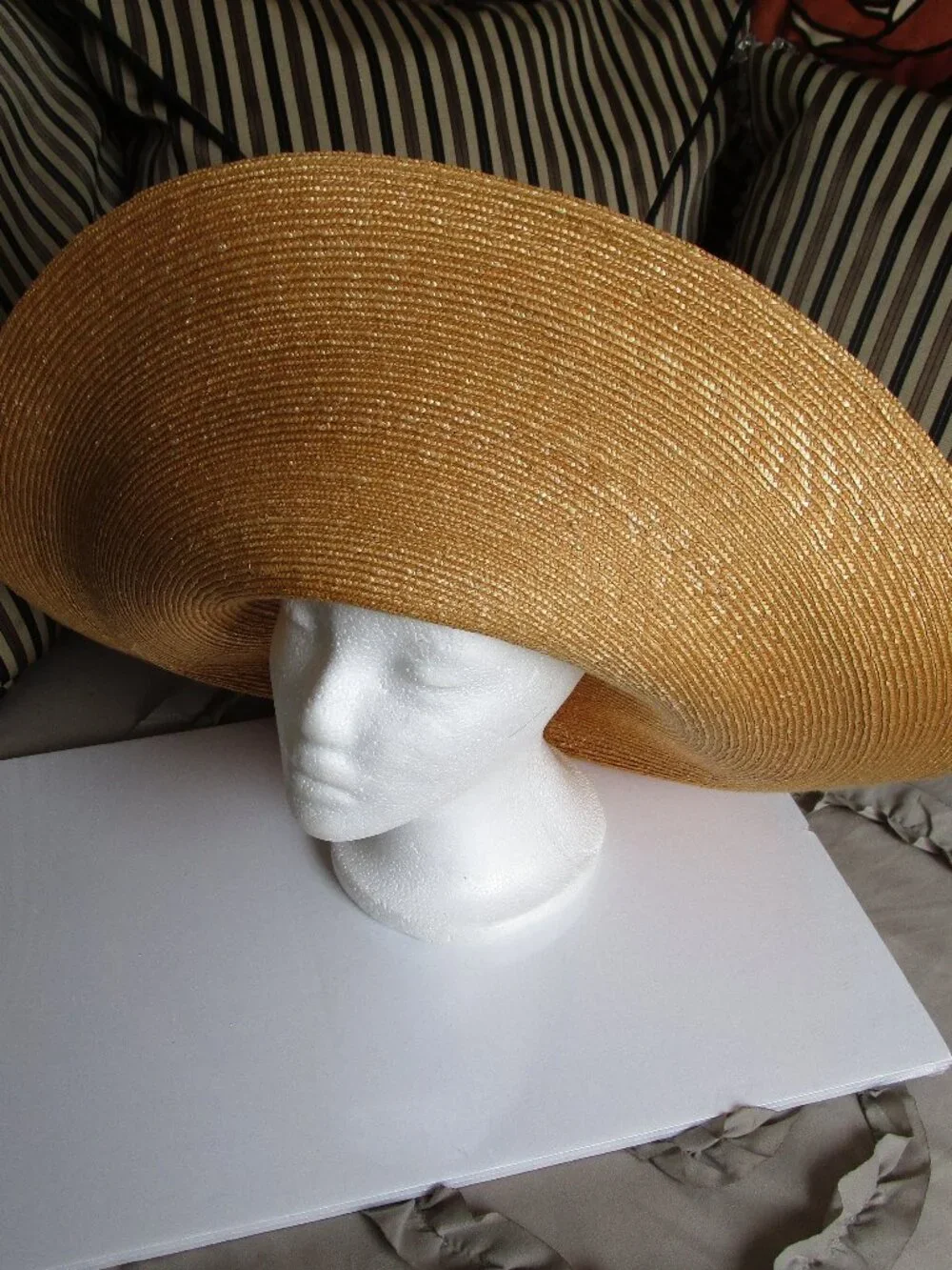 extra wide brim straw sun hat